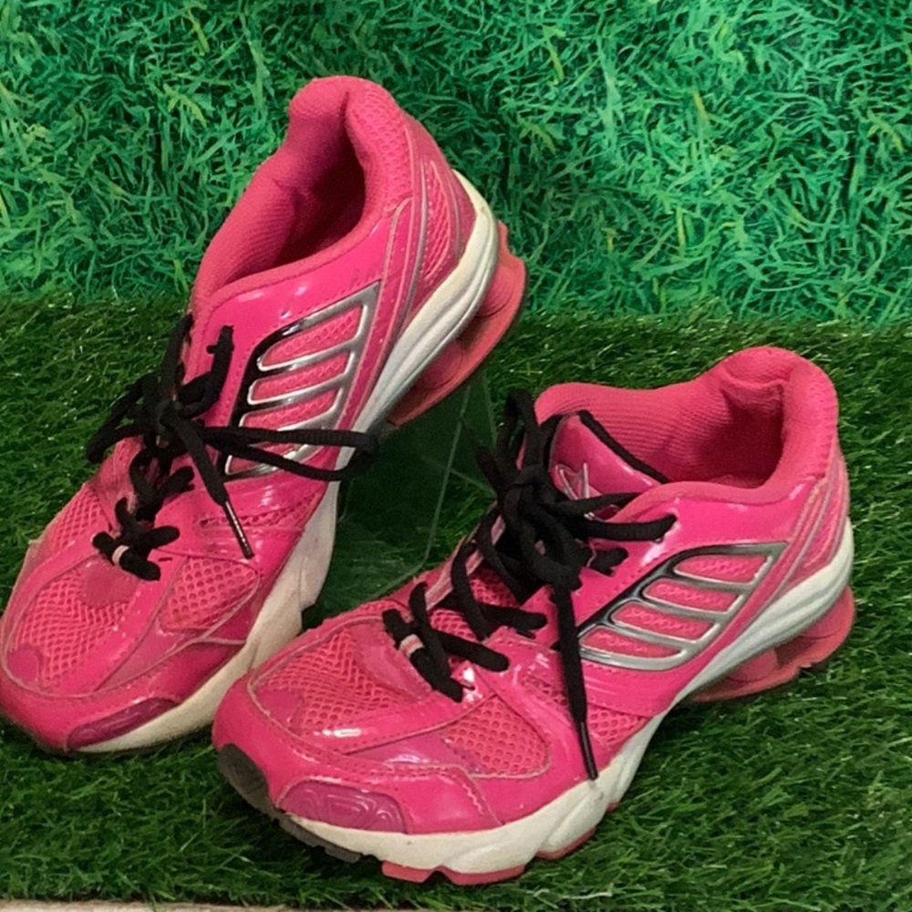 Sports world tennis shoes